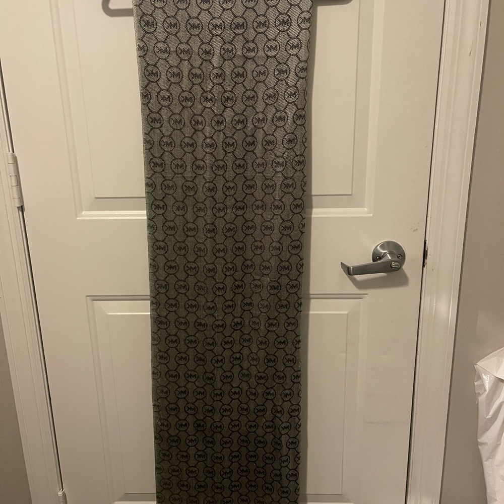Michael Kors reversible scarf, could be dressed up or casual